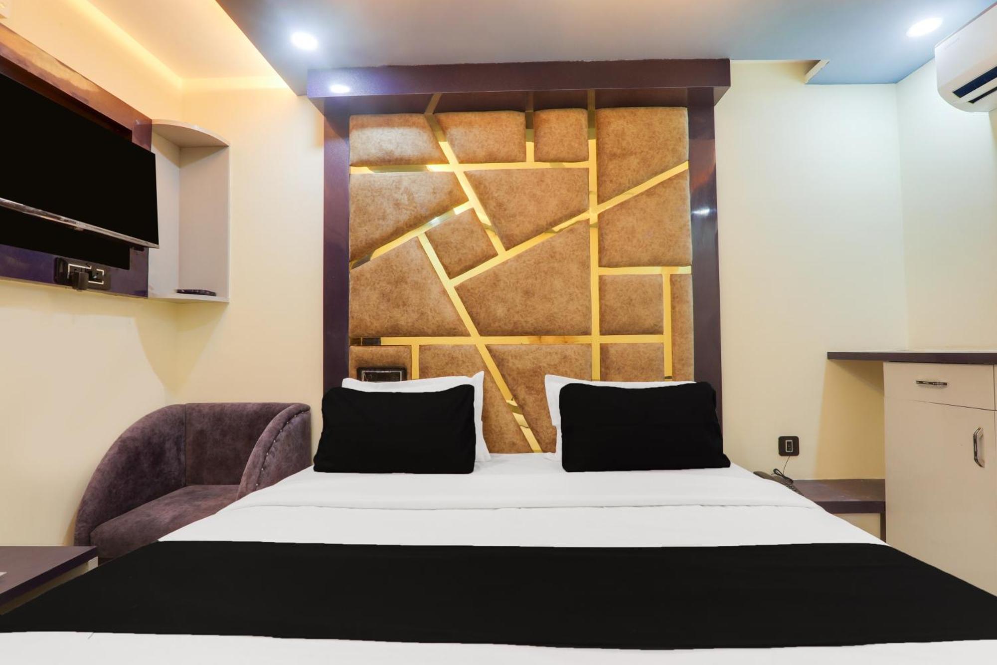 Hotel Super Collection O Ghanta Ghar Gorakhpur