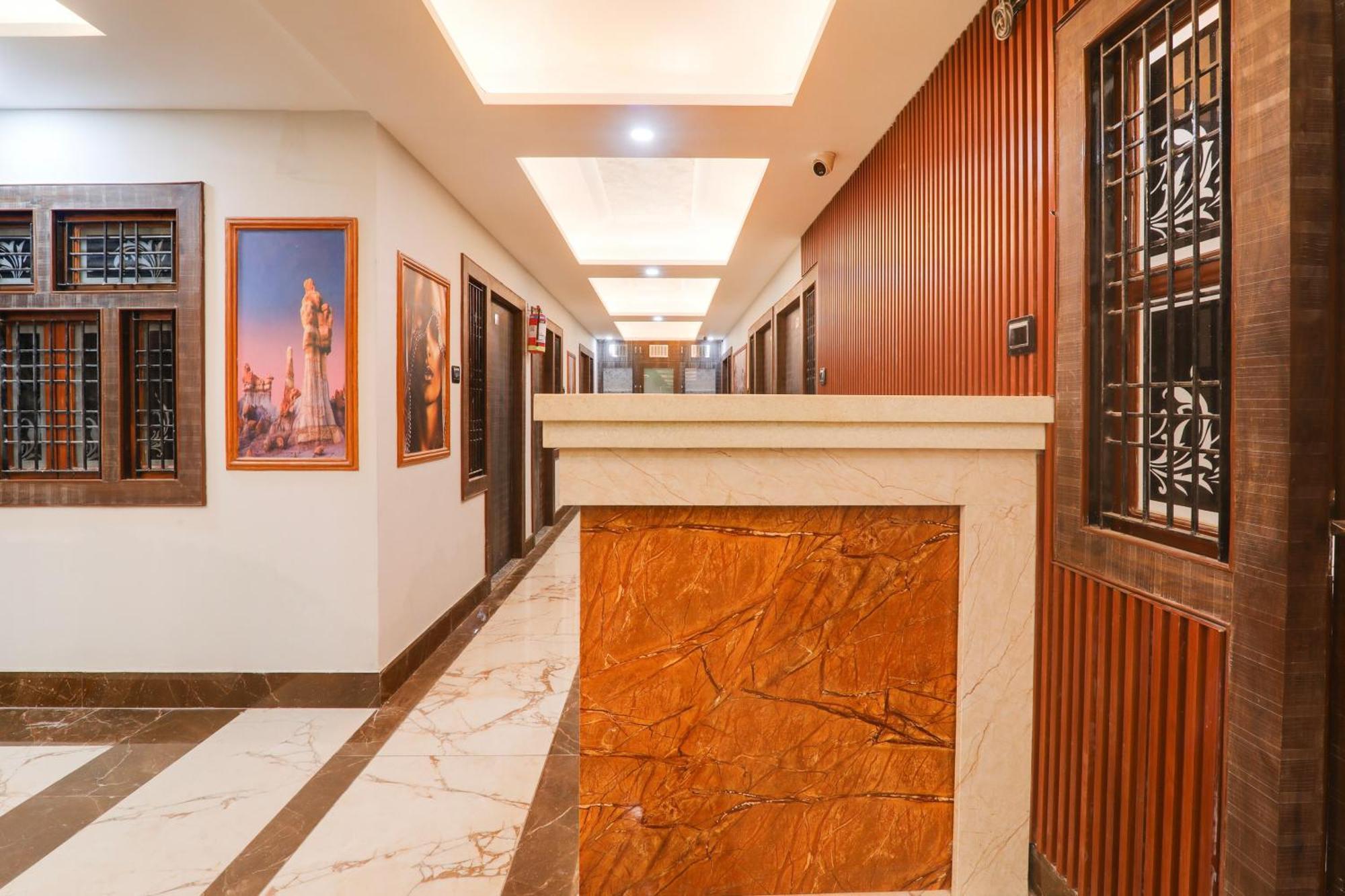 Super Collection O Ghanta Ghar Hotel